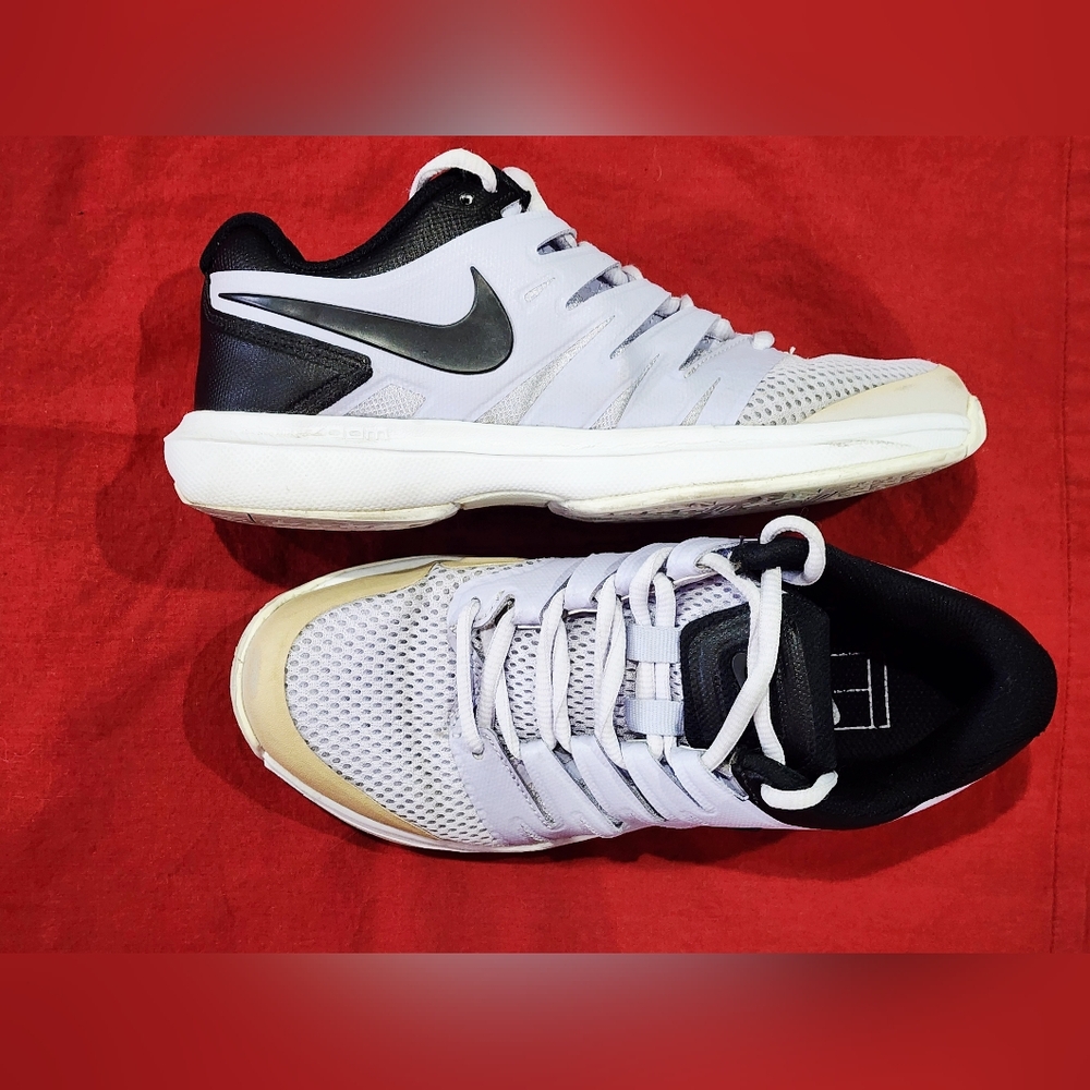 Nike Women's White Black Athletic Shoes
